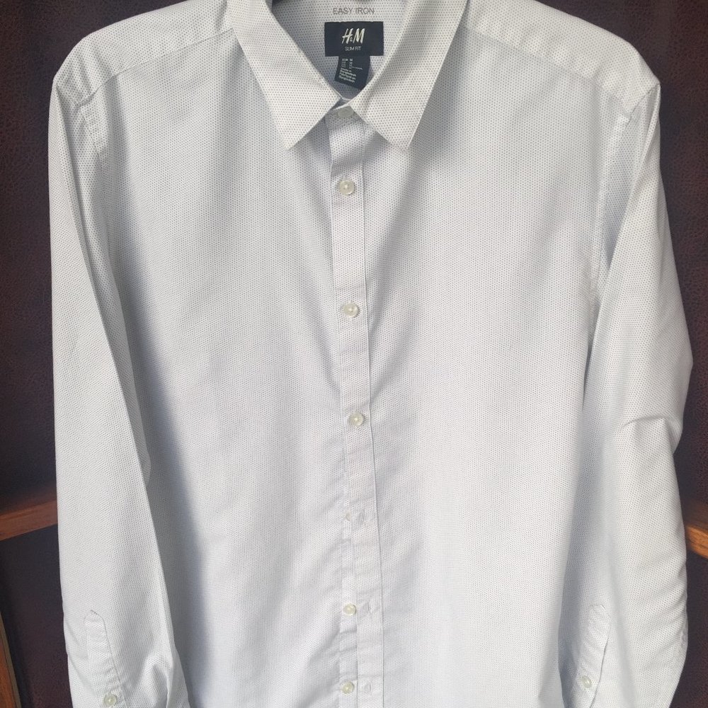 H&M tiny black dots on white shirt. M,